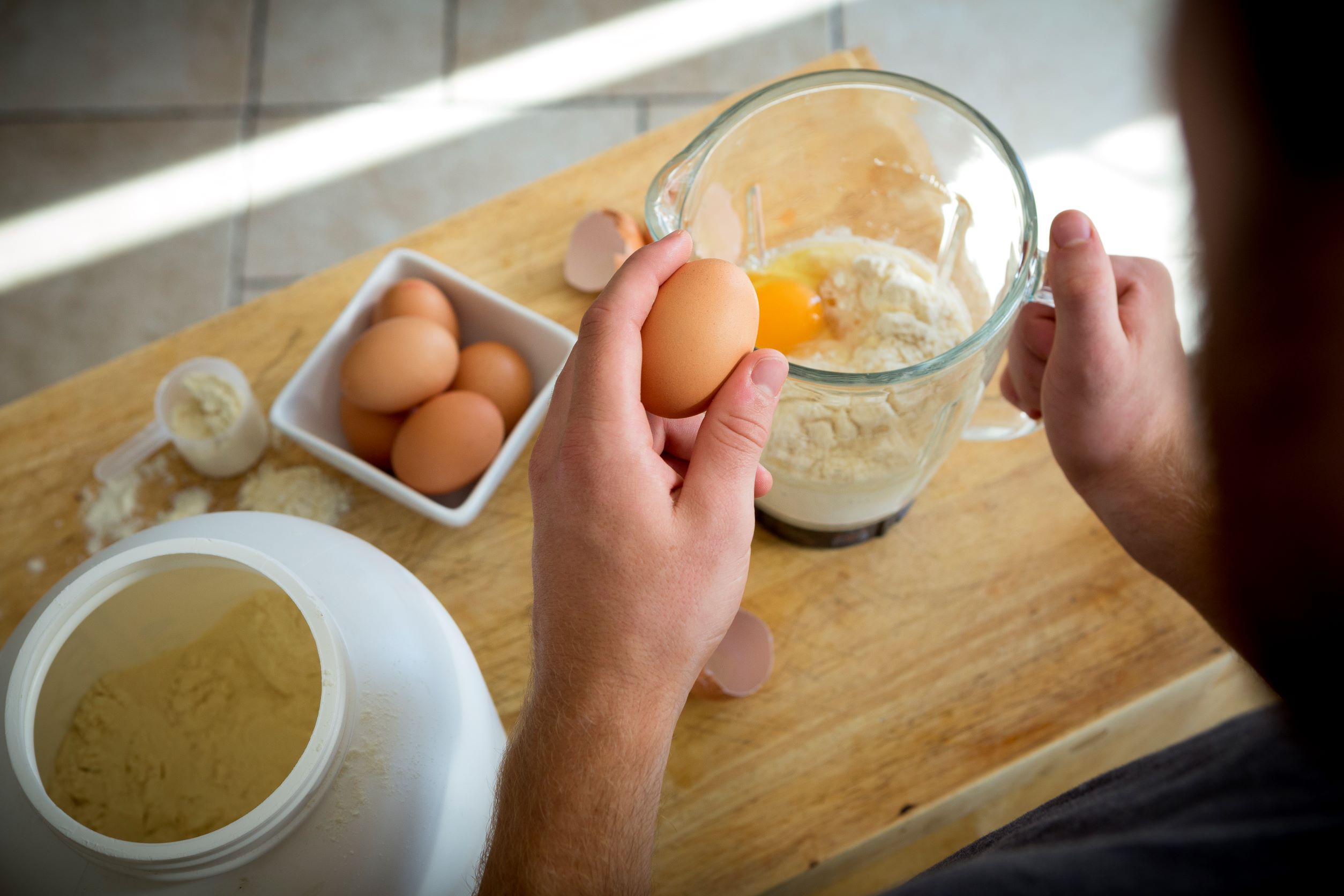 Wie viele Eier am Tag für Muskelaufbau? 4 wichtige Antworten