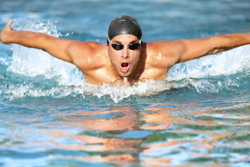 Baut Man Beim Schwimmen Muskeln Auf Muskelaufbau durch Schwimmen: geht das? (Was Studien zeigen)