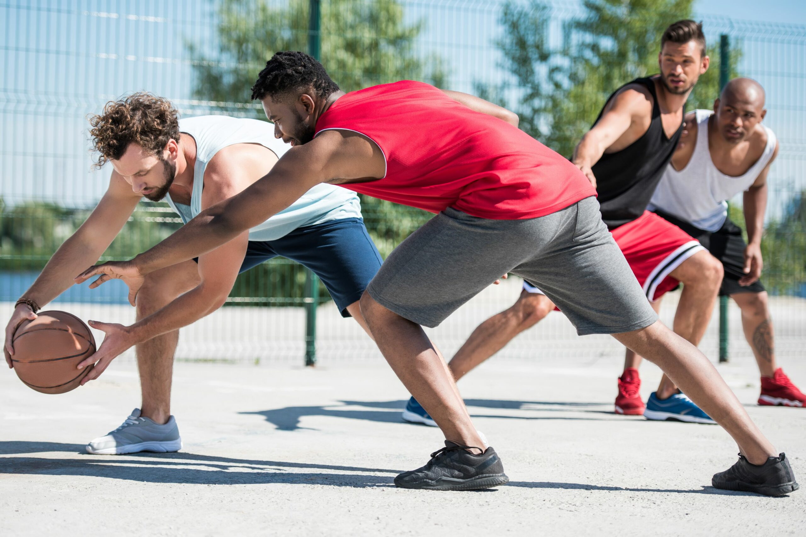 Warum Basketball nur bedingt Muskeln aufbaut (Häufiger Irrtum)