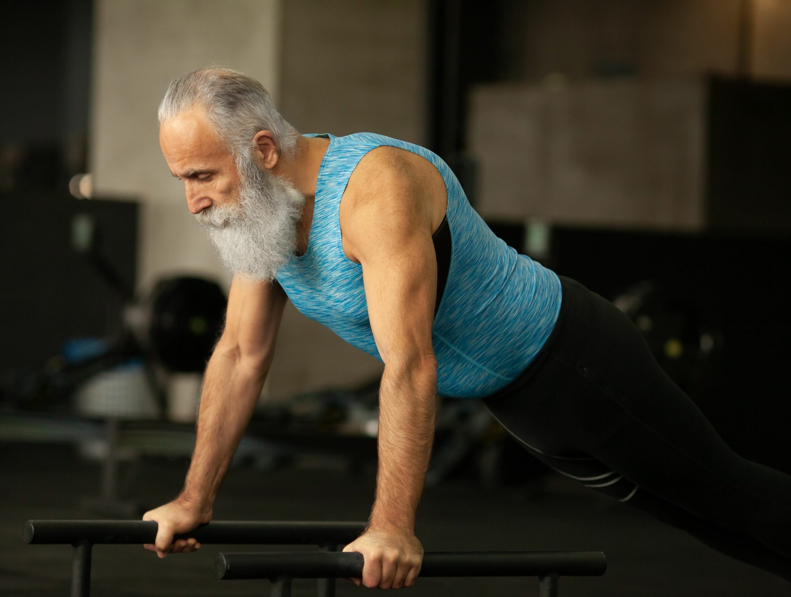 Warum verliert man im Alter Muskelmasse? (Erstaunliche Fakten)
